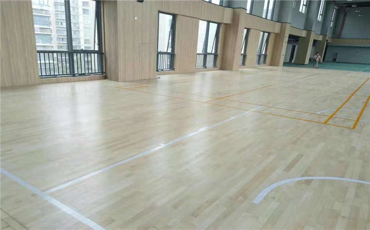 柞木籃球場(chǎng)地木地板價(jià)格是多少錢？
